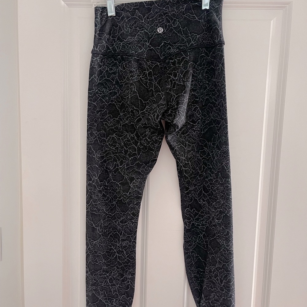 EUC LULULEMON leggings, size 6. Black with grey pattern. Black seams.